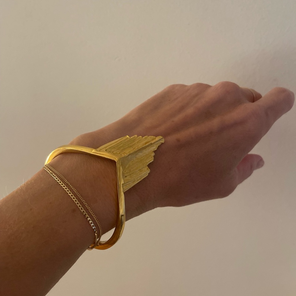 Chic Gold Women's Bracelet